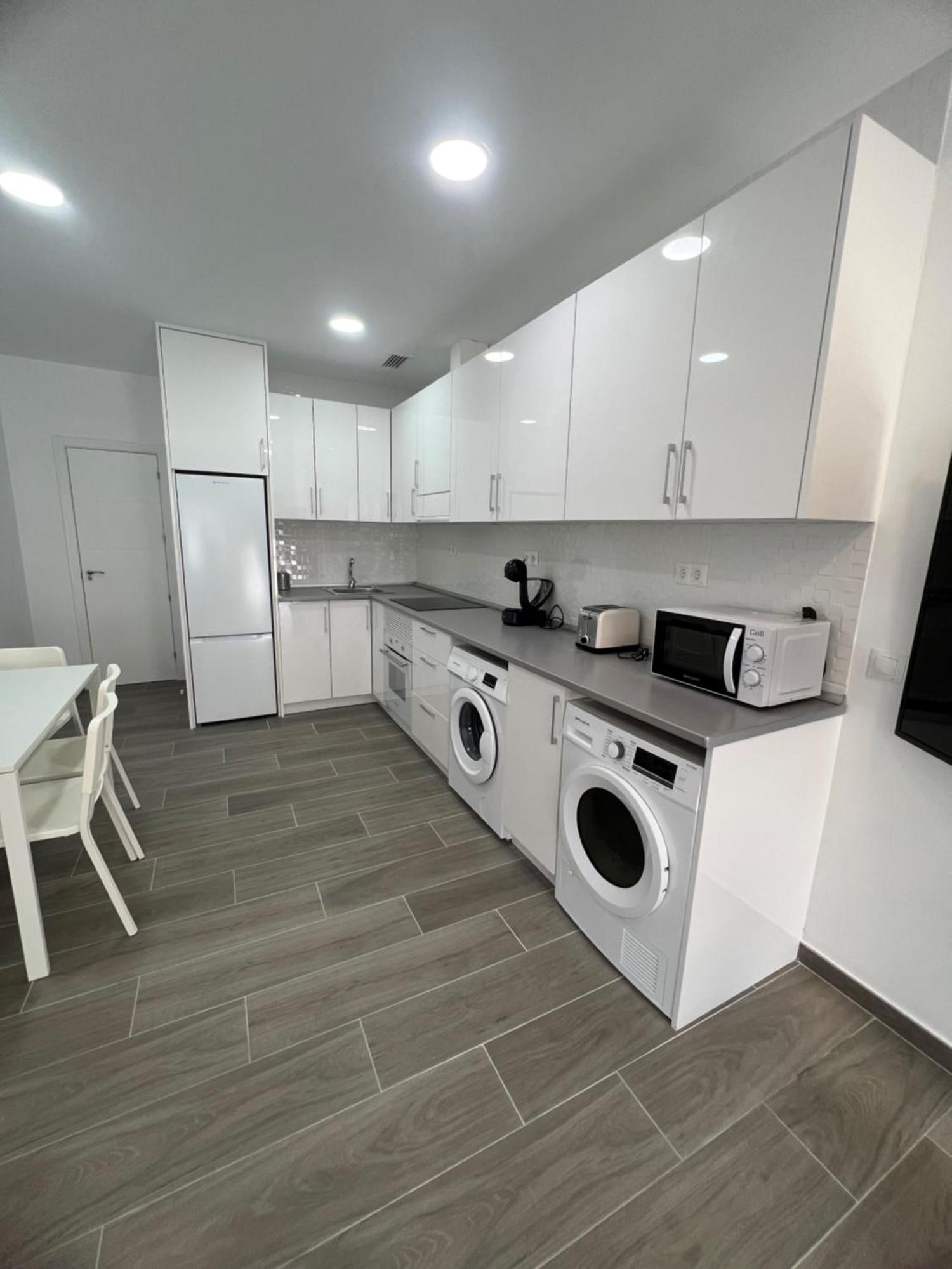 Apartamentos Montalvo Metropolis A ตอร์เรโมลิโนส ภายนอก รูปภาพ